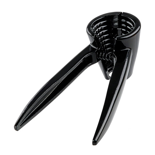 Schiaccianoci e frutta secca a forma di cono