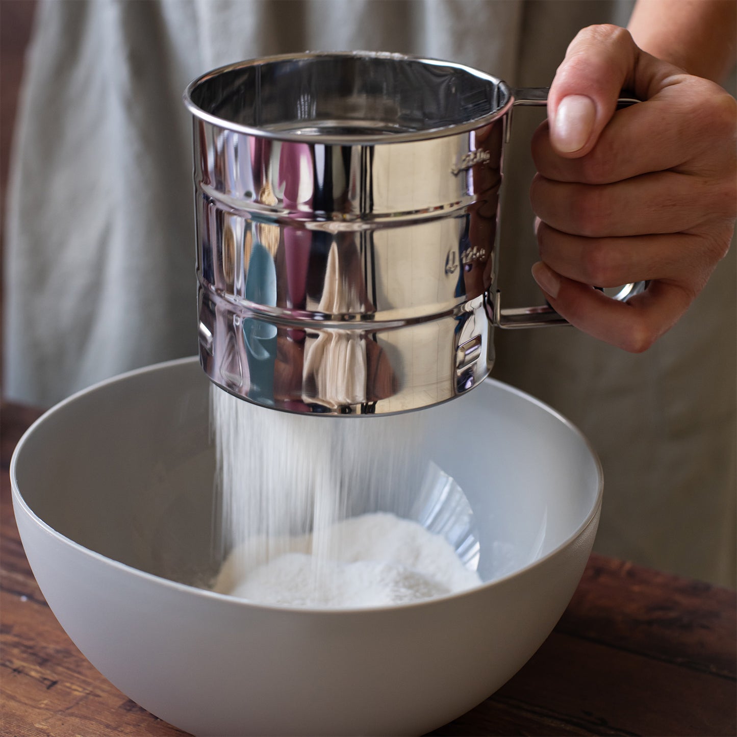 Spargi farina e zucchero a velo