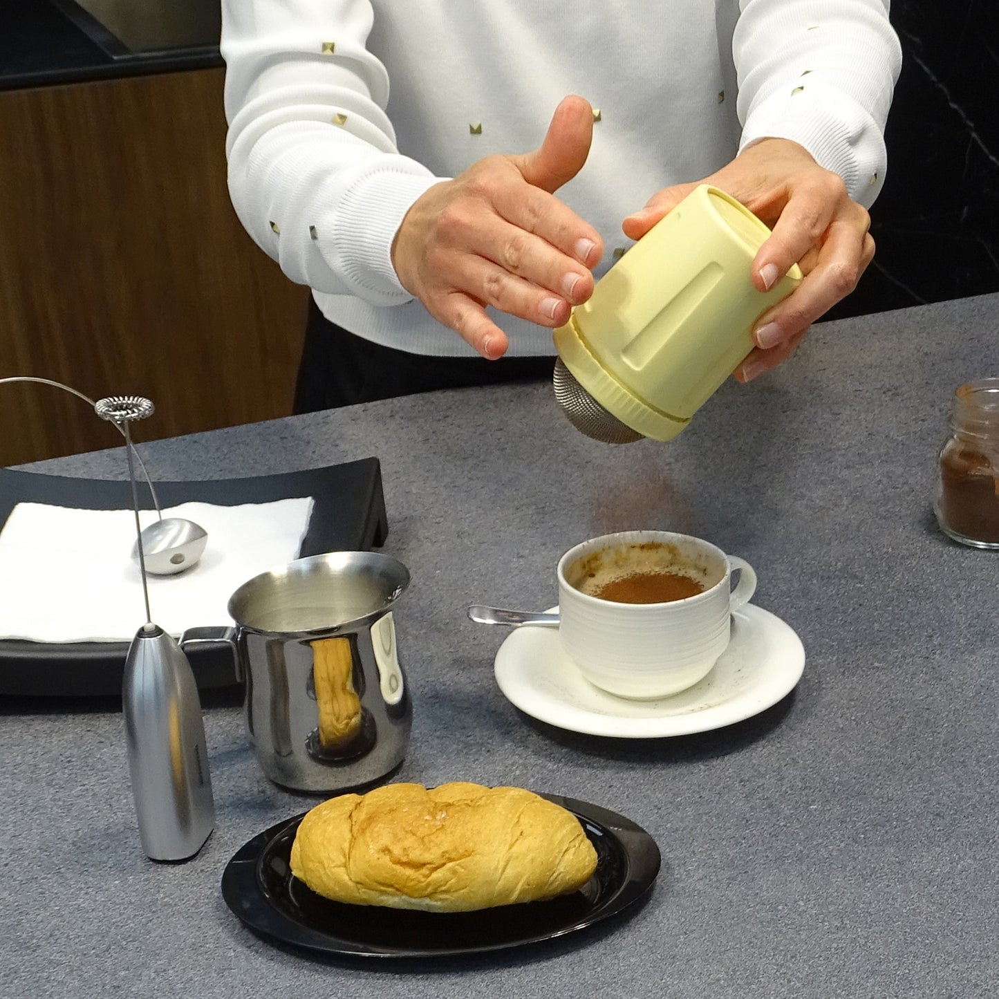 Spargi zucchero e cacao a rete