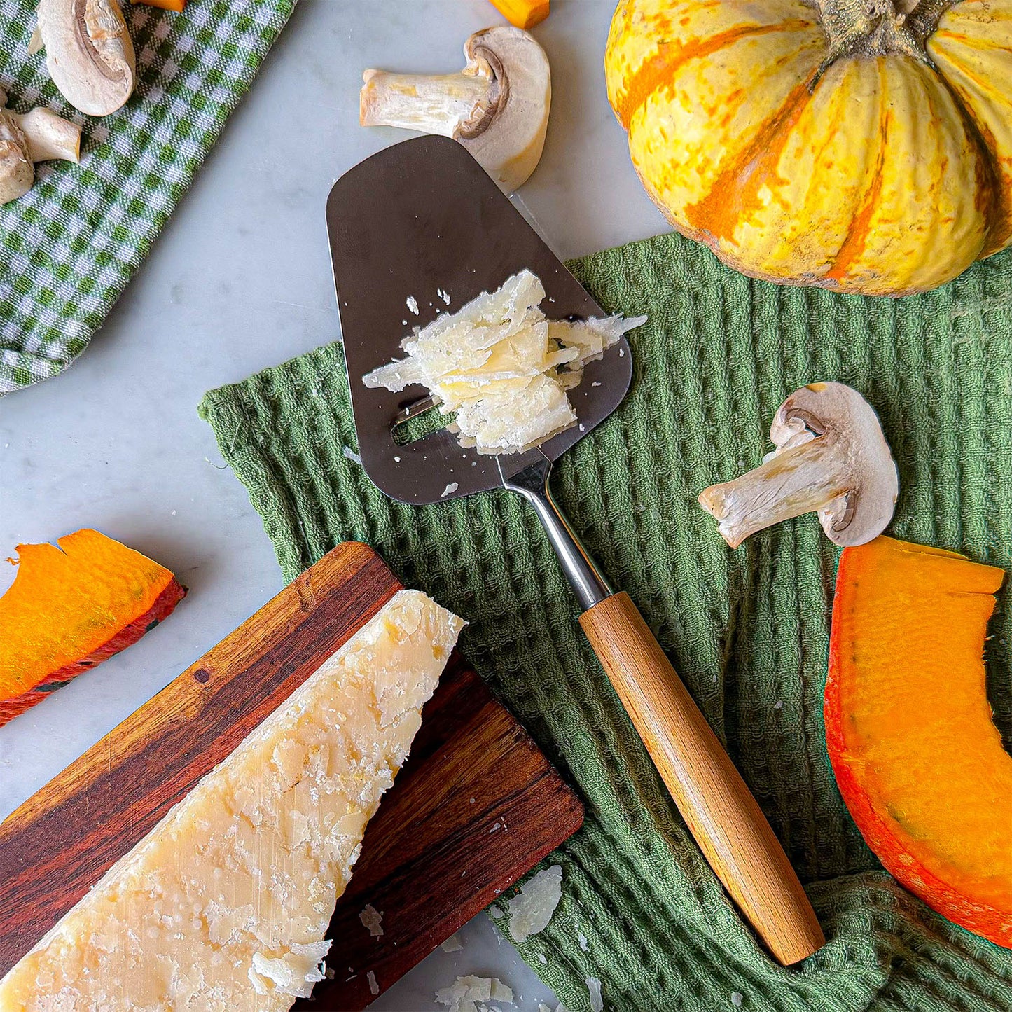 Affetta formaggio manico in legno, linea Sybaris