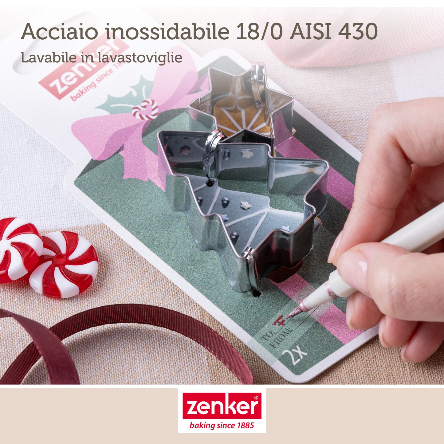 Set Tagliere in Bambù a Forma di Albero di Natale e 2 Tagliabiscotti in Acciaio Inox